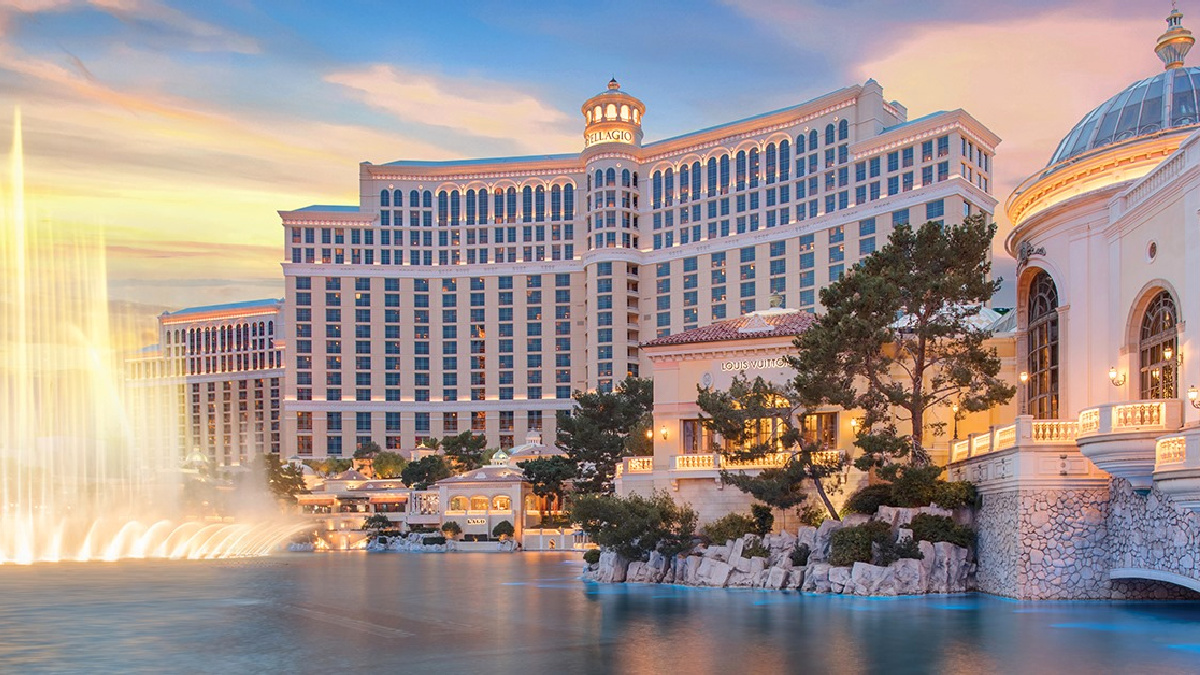 15 Best Hotels in Las Vegas, From Sleek Casinos to Actually Relaxing  Resorts