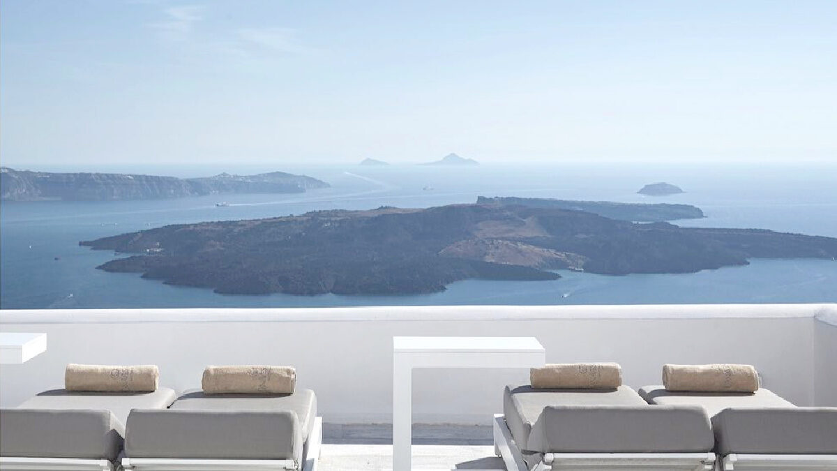 The Best Luxury Hotels in Santorini