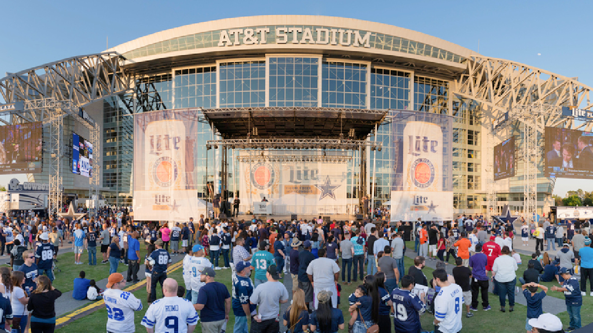 The Best Hotels Near AT&T Stadium